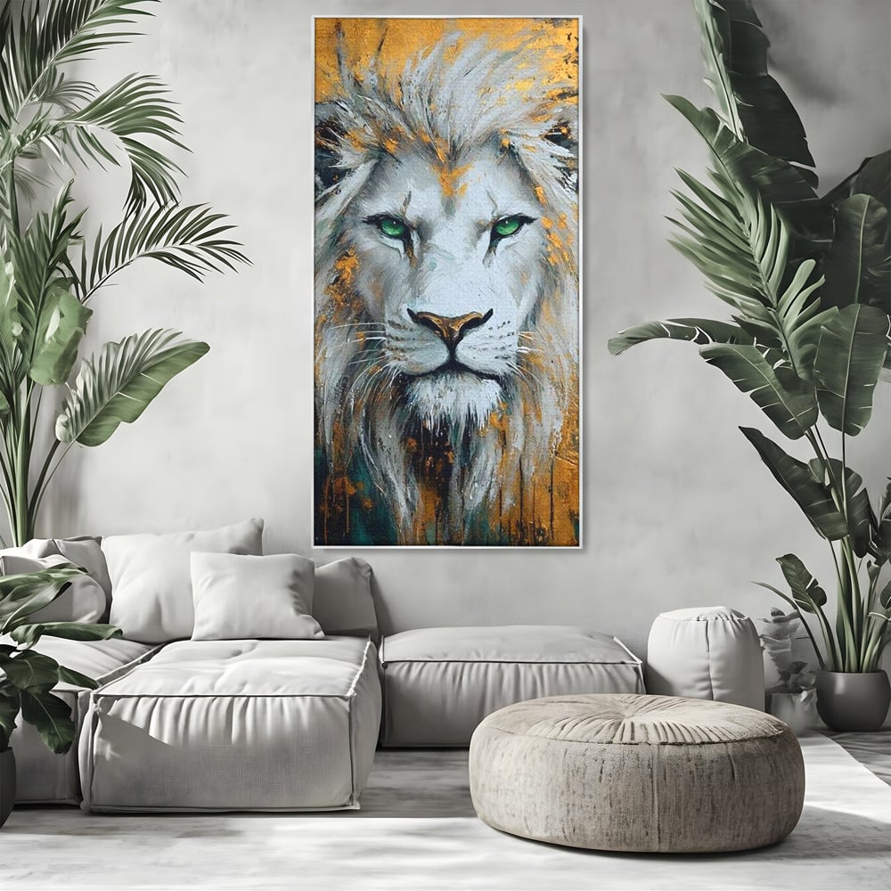 Tablou canvas cu tablou canvas cu leu alb si ochi verzi, in rama de aluminiu argintiu, pe perete intr-un living